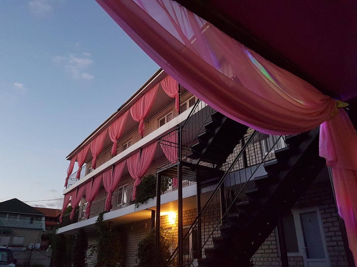 Hotel Flamingo Zaliznyy Port Exterior photo