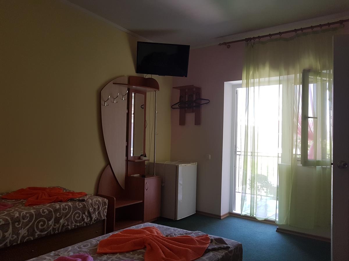 Hotel Flamingo Zaliznyy Port Exterior photo