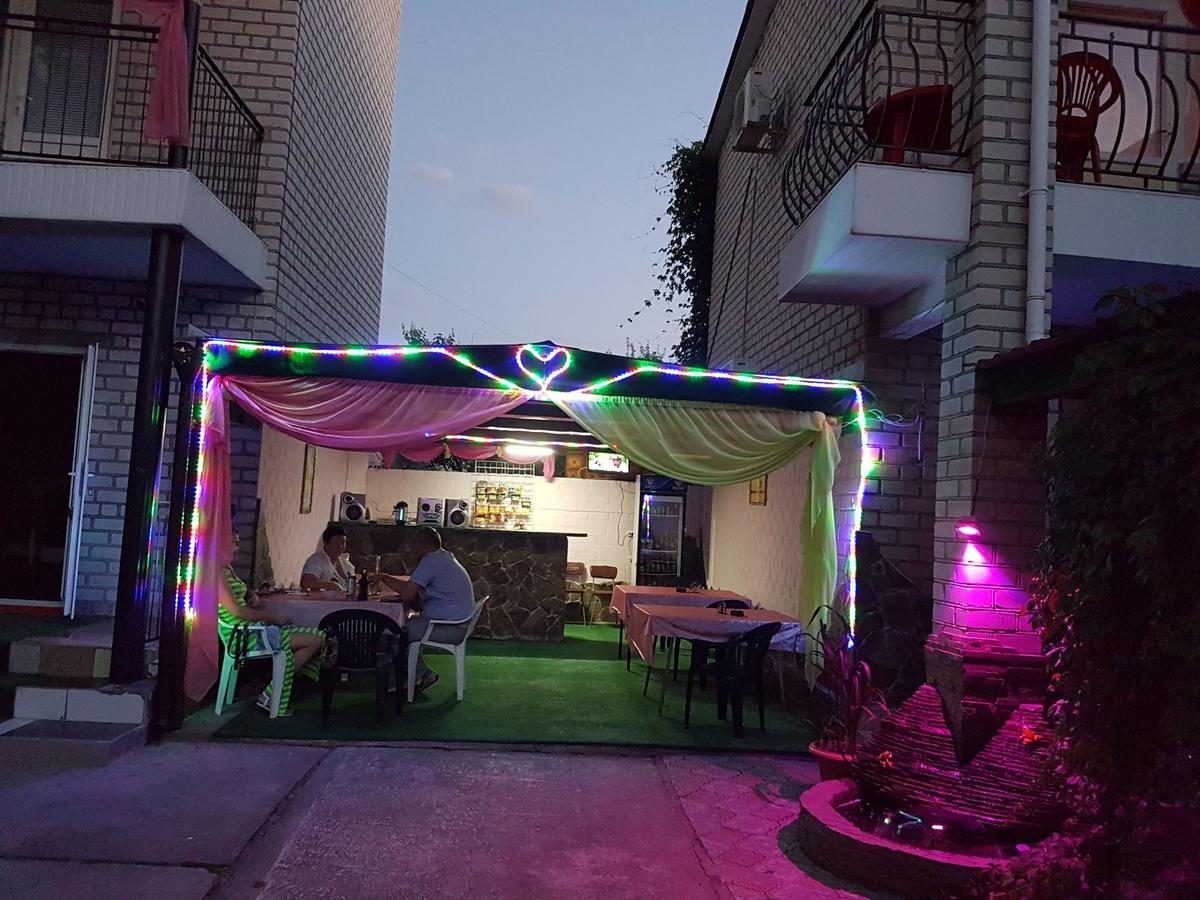 Hotel Flamingo Zaliznyy Port Exterior photo